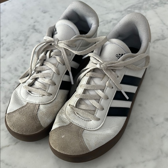 Adidas Classic White and Black Trainers - Picture 1 of 5